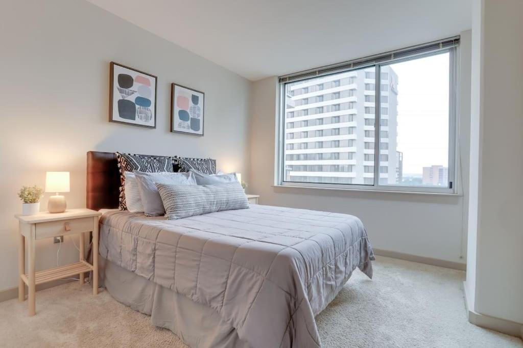 Wonderful 2Br Apartment At Crystal City Arlington Exterior foto
