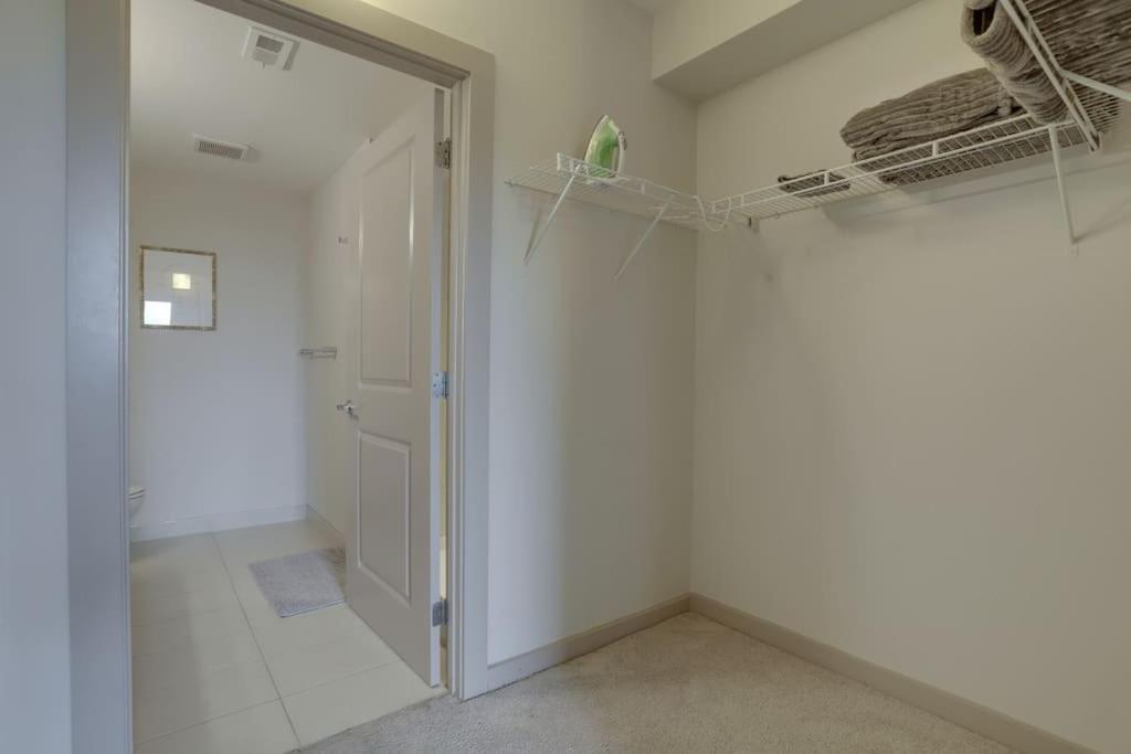 Wonderful 2Br Apartment At Crystal City Arlington Exterior foto