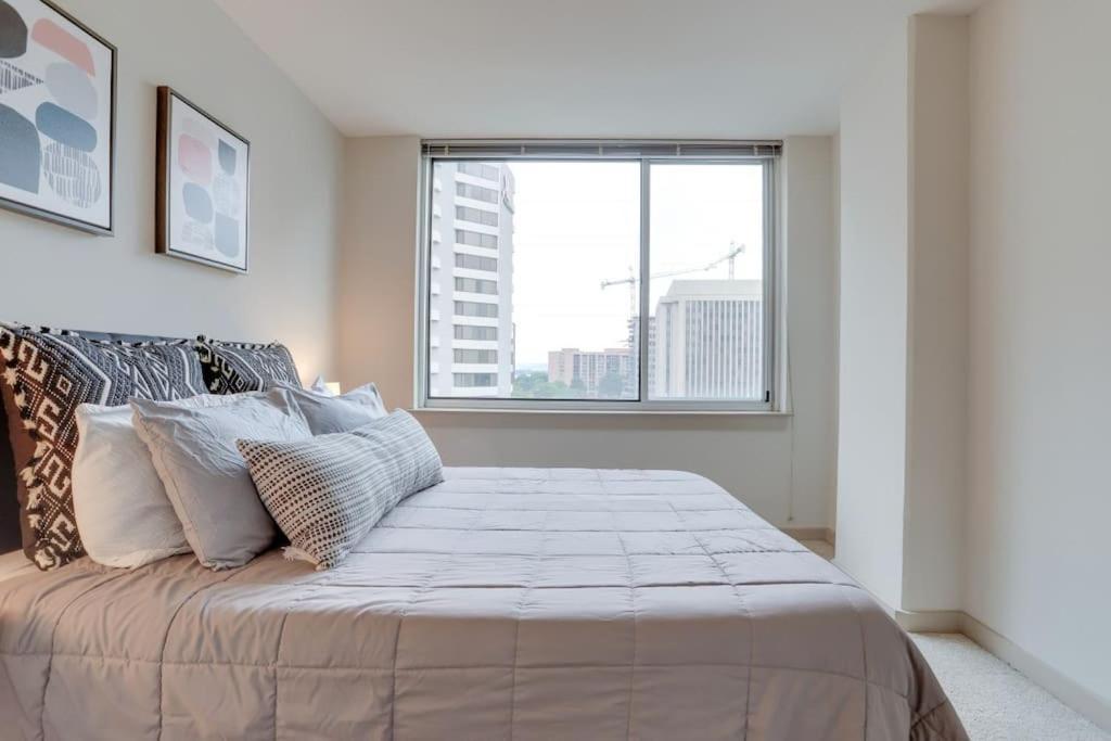 Wonderful 2Br Apartment At Crystal City Arlington Exterior foto
